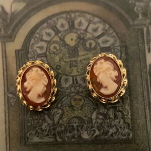 vintage 14kt solid gold oval cameo stud earrings twisted edge design